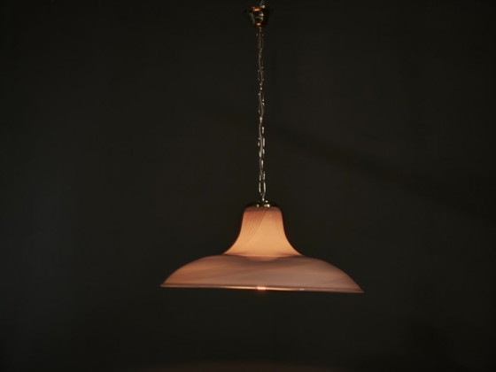 Lámpara colgante de cristal de Murano italiano de los años 70 con diseño de remolino y latón (photo 2 of 11)