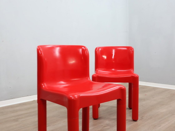 Image 1 of Set van twee Kartell Model 4875 stoelen uit de jaren 70, ontworpen door Carlo Bartoli, in rode kleur.
