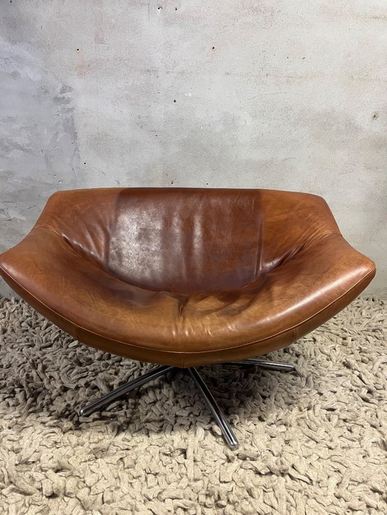 Image 1 of Etichetta GIGI Gerard van den Berg, pelle cognac con base girevole in acciaio inossidabile