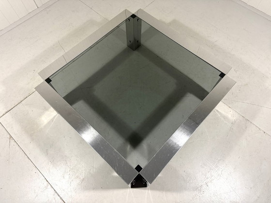 Image 1 of Mesa de centro baja italiana de cromo y cristal ahumado de los años 60.