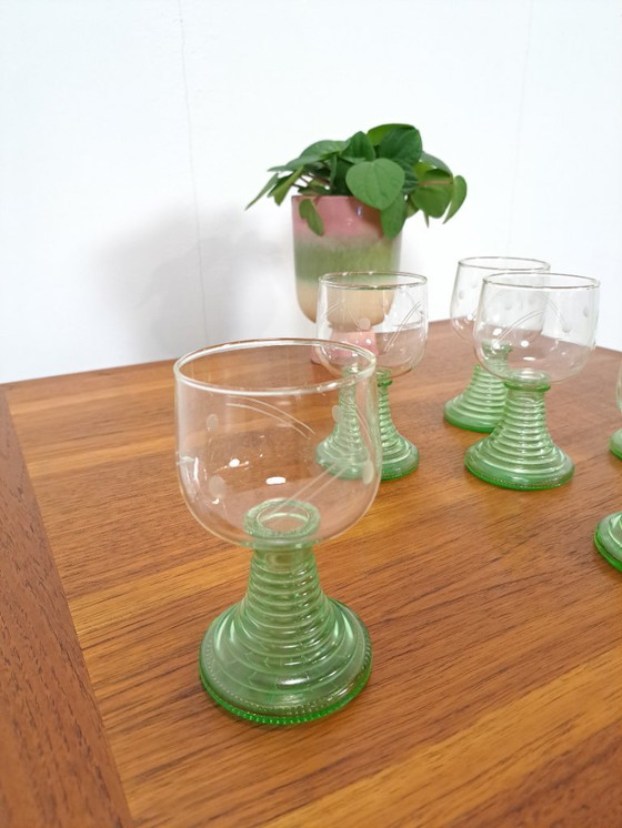 Image 1 of Ensemble de 6 verres à vin côtelés VEB à base verte