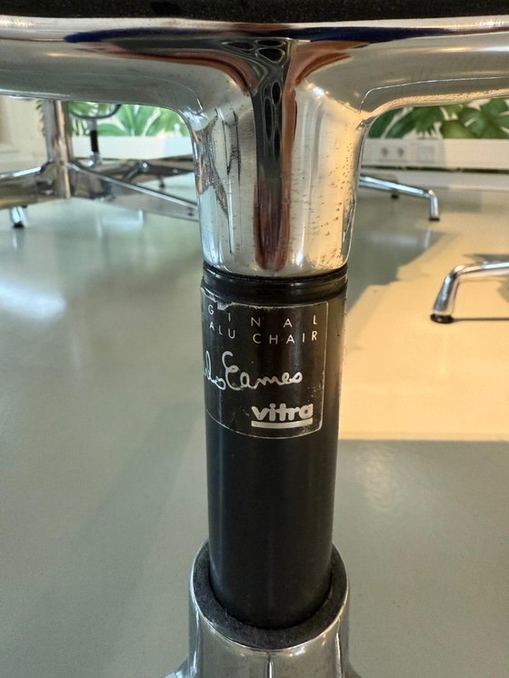 Image 1 of Vergader set Eames: Segmented table + 6 stoelen EA108