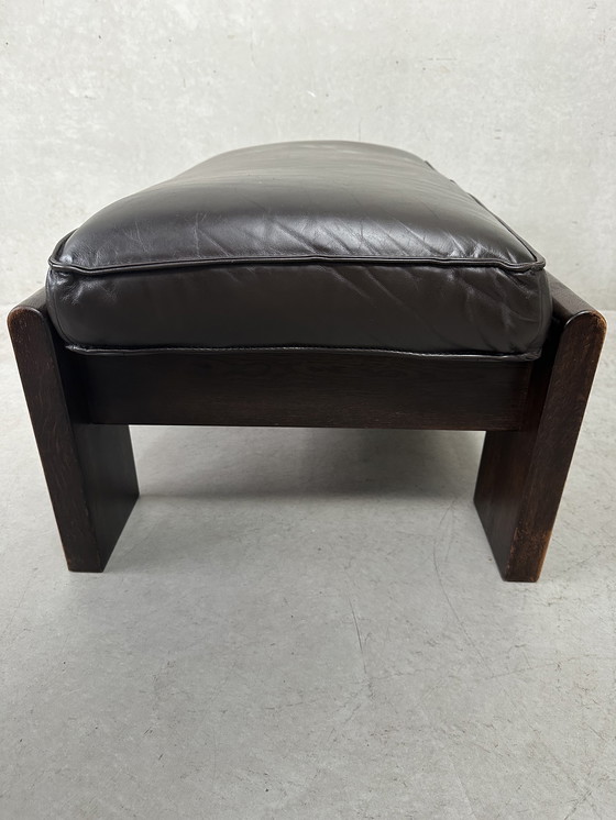 Image 1 of Vintage Leolux bruinkleurige lederen/eiken ‘Lounge chair and ottoman’ van Harry de Groot - 1970