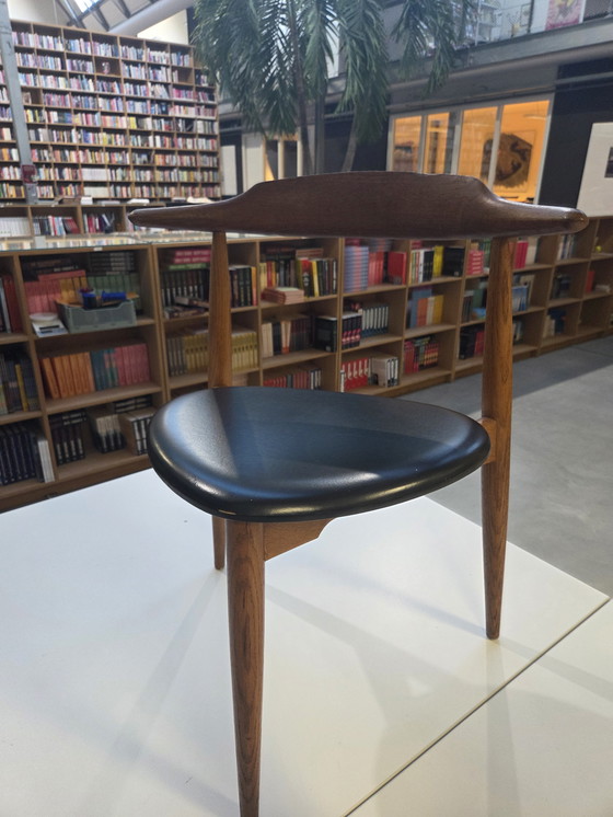 Image 1 of 4 sillas de comedor Hans Wegner 'HEART' -4103- más mesa de origen