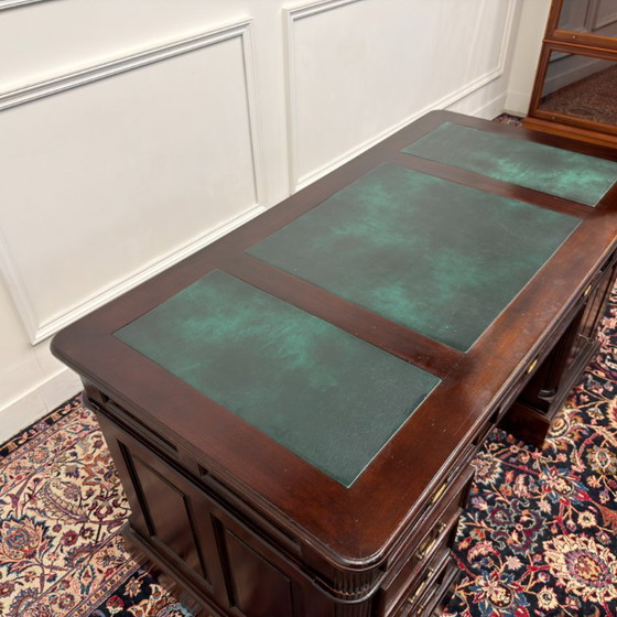 Klassischer englischer Schreibtisch mit grüner Ledereinlage – Leather, Wood (photo 16 of 19)