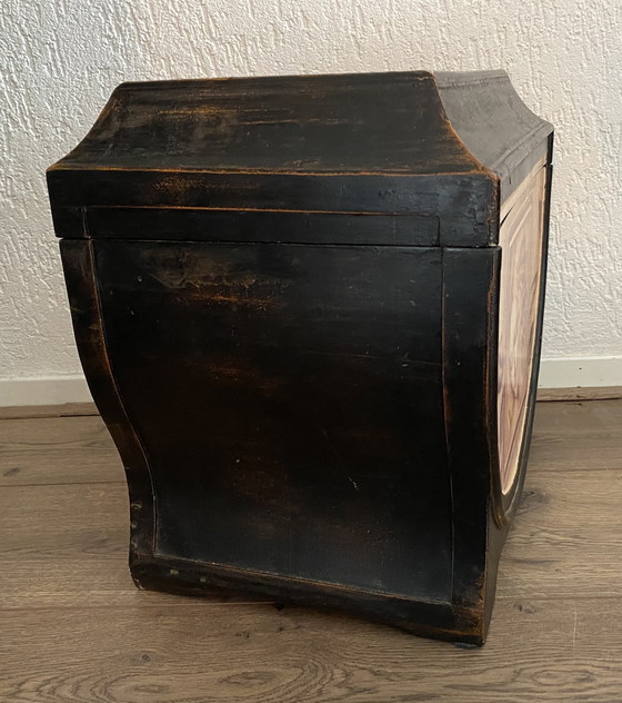 Image 1 of Lussuosa scatola decorativa in legno con ritratto rinascimentale