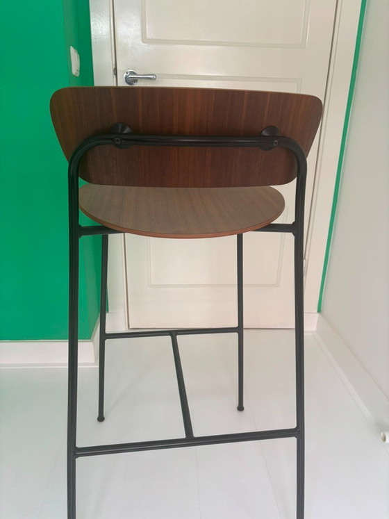 Image 1 of 1 hoge kruk &tradition Pavilion bar chair walnut seat/ back black base en brass fittings AV9RRP