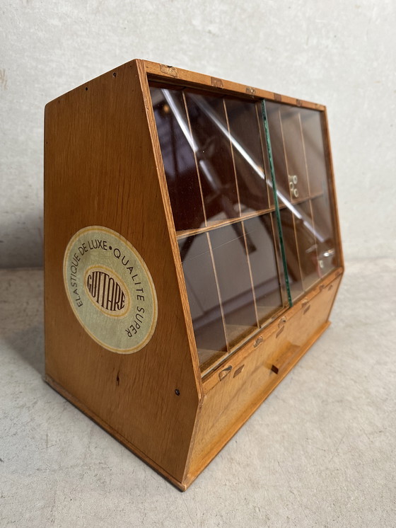 Image 1 of Vintage display case/counter - 'Guitare' Elastique de Luxe
