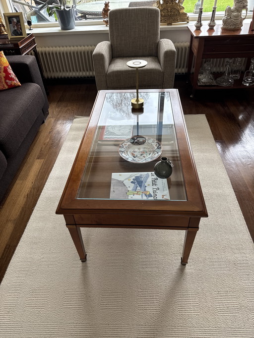 Engelse salontafel met glazen blad en laden 