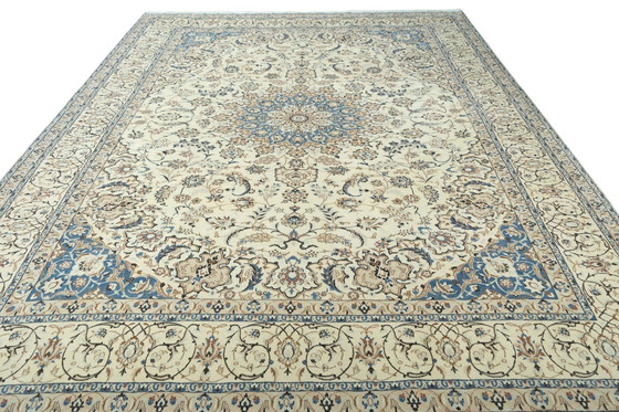 Image 1 of Hand-knotted Persian carpet Nain 9La - 418 x 300 cm - With silk content & fine medallion design
