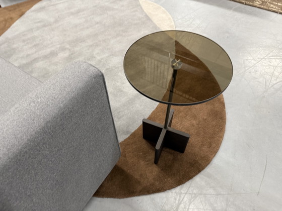 Image 1 of 2 tavolini Beek Cross in vetro bronzo e rovere affumicato