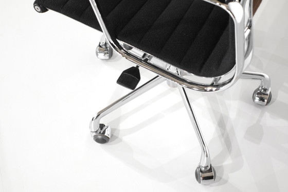 Image 1 of "EA 117" office chair by Charles Ray Eames for ICF USA 1969.