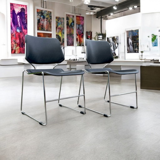 Lot de 2 chaises empilables Matrix noires Thomas Tolleson pour Krueger, design classique vintage des années 1970