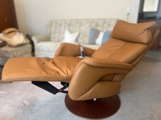 Orthopedische fauteuil, relaxfunctie, tillift, hartslagbalans, catalogusprijs €4799