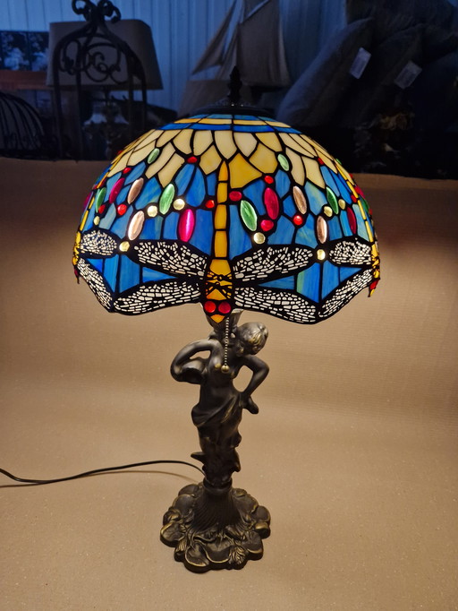 Bellissima lampada da tavolo in stile Tiffany