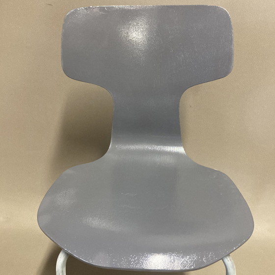 Image 1 of Chair Model 3123 Child Arne Jacobsen