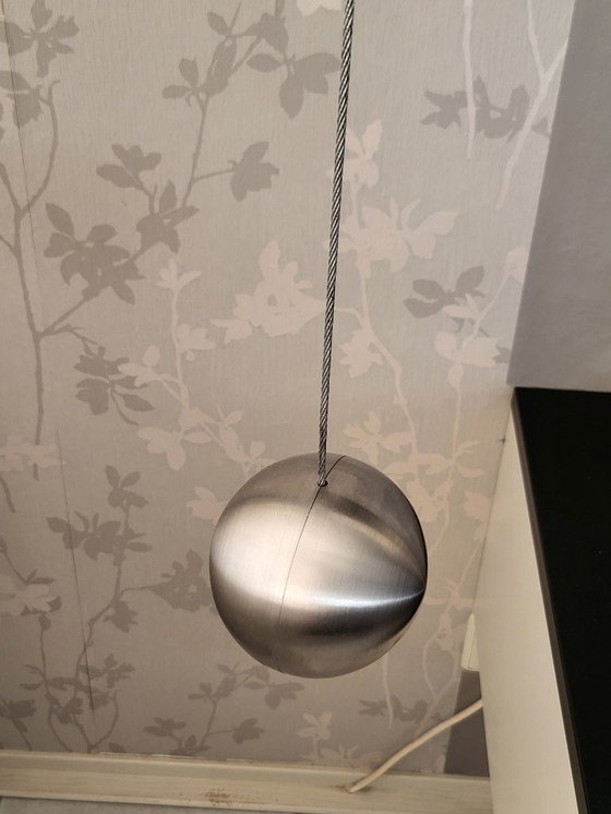 Image 1 of Uhr aus gebürstetem Edelstahl; hängt von der Decke