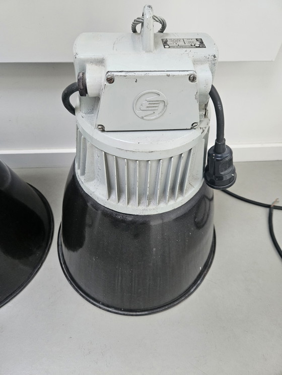 Image 1 of Set Hanglampen Fabriekslampen Tsjechië Jaren 50