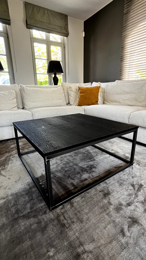 Table basse en bois noir avec piètement en métal