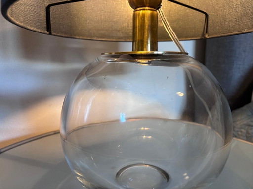 Klassische kugelförmige Tischlampe aus Glas