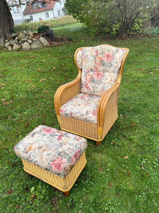 Image 1 of 1 x Fauteuil en rotin charmant et confortable avec repose-pieds
