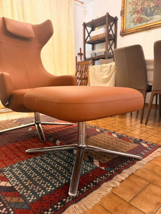 Grand Repos | Armchair & Ottoman, New from 2026 — Too Large for Our Room | €8,500 → €5,500 – Vitra, Leather (photo 5 of 9)