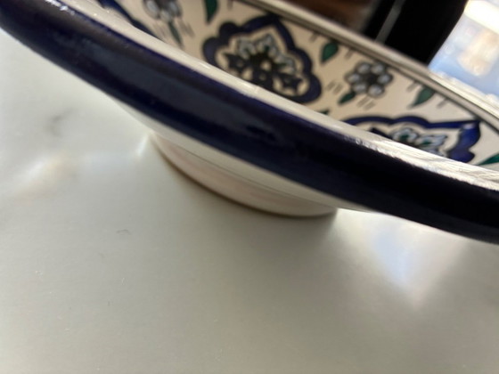 Image 1 of Plato de servir de terracota procedente de Nabeul, Túnez.