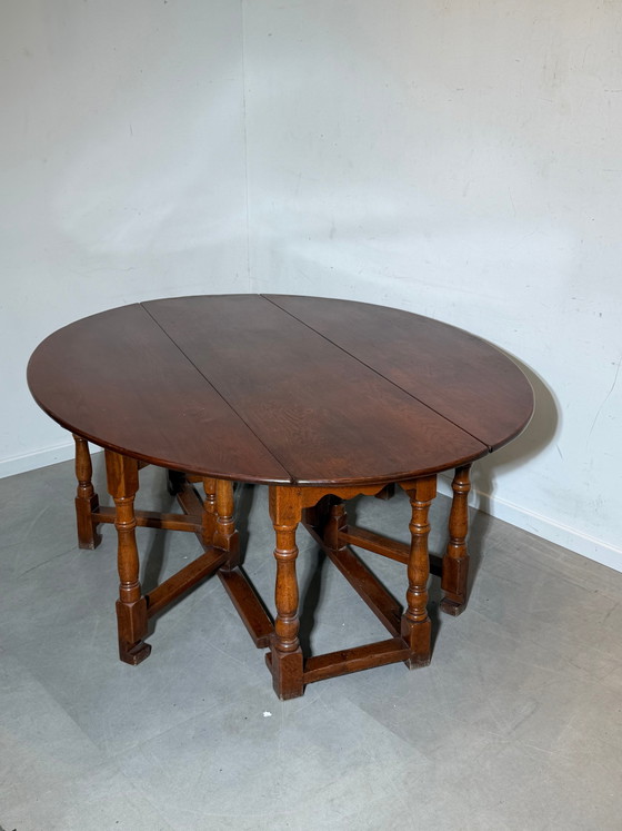 Mesa de comedor plegable antigua de roble macizo – 150 x 198 cm – Extensible con alas abatibles (photo 6 of 7)