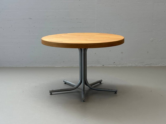 Image 1 of Table de salle à manger ronde en chêne et acier, années 1990