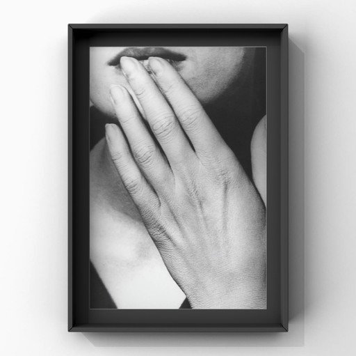 1x Man Ray – Lee Miller with Hand, 1928