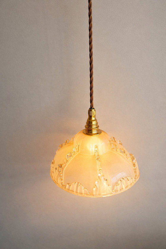 Image 1 of Ezan France Art Deco Hanglamp – Opaline Glas – Jaren 30 / Ezan France Art Deco Pendant – Opaline Glass – 1930s