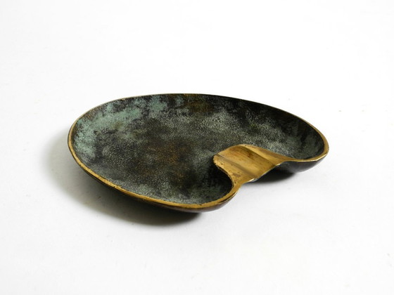 Image 1 of Bellissimi e molto rari, cinque posacenere da tavolo in ottone pesante della metà del secolo, realizzati da Carl Auböck, Austria