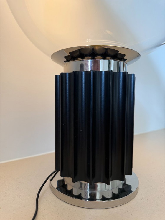 Original Flos Taccia Table Lamp – Black – Aluminium (photo 4 of 5)