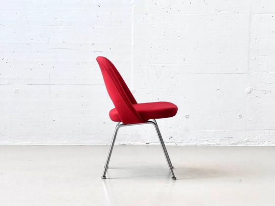 Image 1 of Eero Saarinen für Knoll International – Executive Chair mit rotem Stoffbezug, vertrieben durch Wohnbedarf Roche Basel, 1960er Ja
