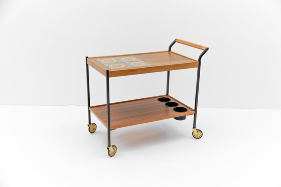 Image 1 of Vintage serveerwagen van walnoothout en keramiek, jaren 60