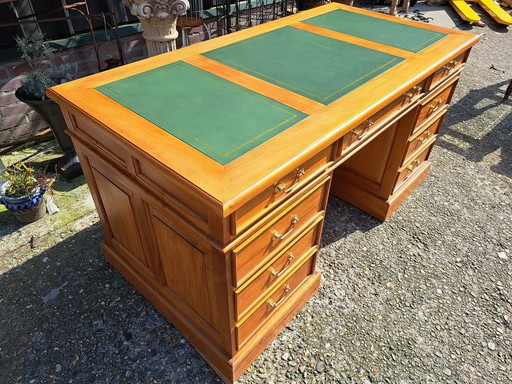 Classic English Writing Table, Desk, Desk, with Leather Inlay in New Condition - Dimensions 150x75 and 76cm High