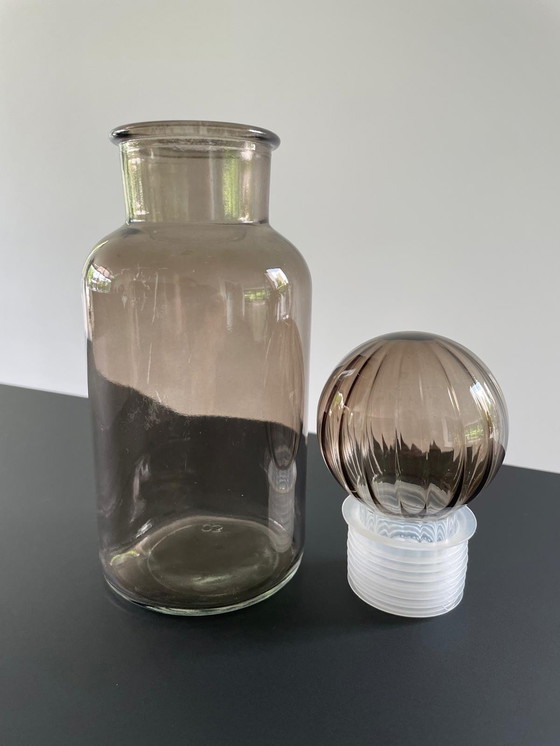 Image 1 of Decoratieve fles van grijs glas