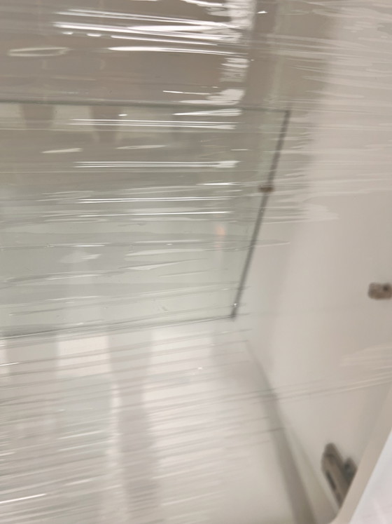 Image 1 of Unieke, Strakke Italiaanse Vitrine en Hangkasten Combinatie