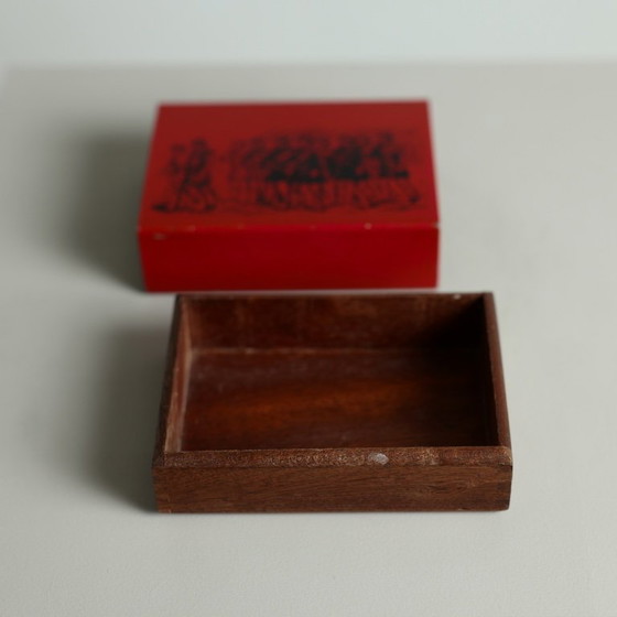 Caja de cigarrillos Piero Fornasetti „Soldados Marchando“ en metal esmaltado y caoba, Milán, años 50 (photo 16 of 19)