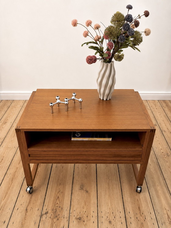 Image 1 of Table d'appoint/commode en teck du Danemark