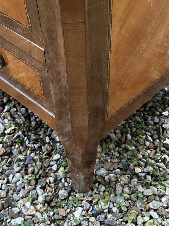 Image 1 of Commode uit de overgangsperiode tussen de Lodewijk XV- en Lodewijk XVI-periode in de 19e eeuw.