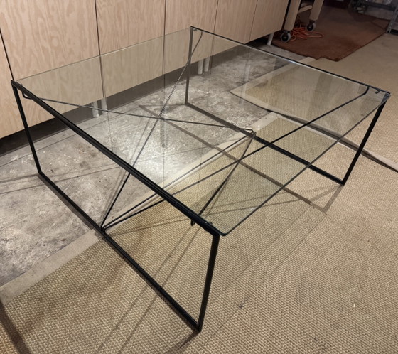 Minimalistische glazen design salontafel met geometrisch metalen frame – €140 – Glass (photo 4 of 6)