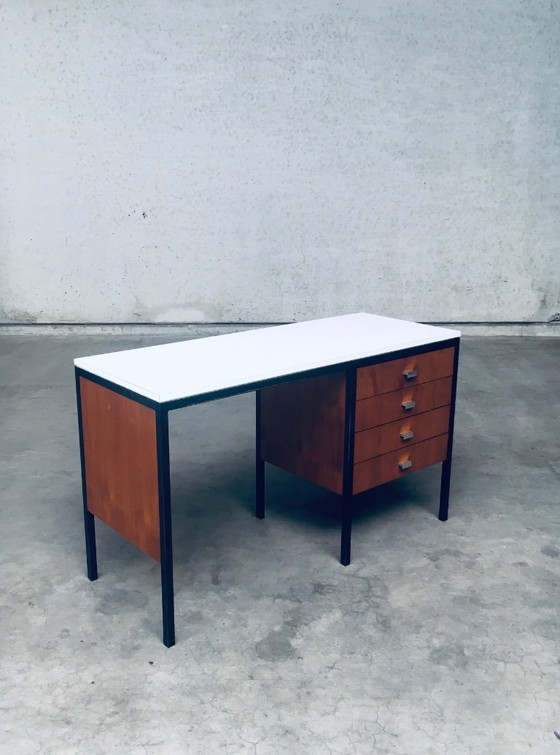 Image 1 of Scrivania di design olandese in stile moderno di metà secolo, Paesi Bassi, anni '60