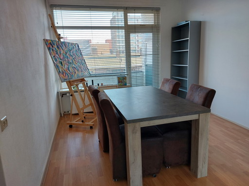 Mooie, moderne eettafel 4-6 personen