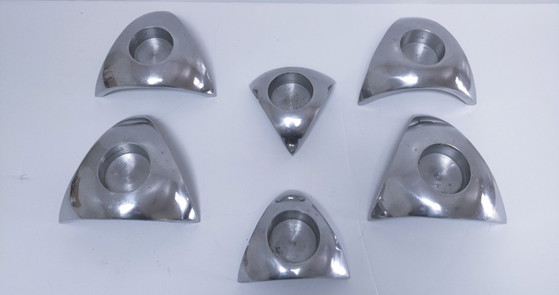 Sechs dreibeinige Aluminium-Kerzenhalter 90er Jahre, Silber (Foto 10 von 12)