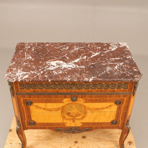 Gustavian Style Chest of Drawers with Intarsia Decor, 20th Century  For sale: an elegant 20th-century chest of drawers in Gustav