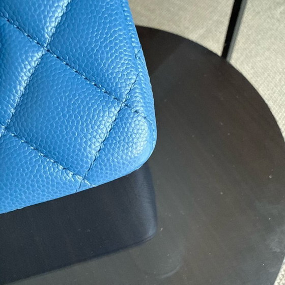 Image 1 of Chanel Classic Flap Small - Caviar 23CM Gewatteerd Oceaanblauw Goudkleurige Hardware Serie 30