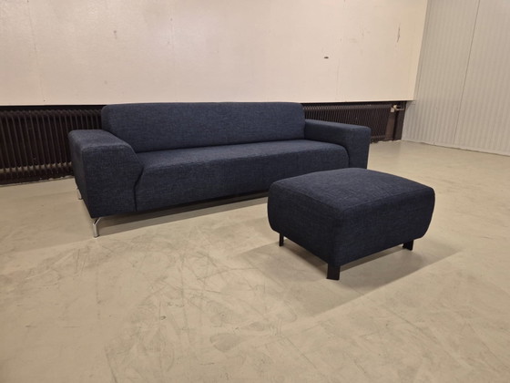Image 1 of Montel Romero – 3-Sitzer-Sofa – Blau – Stoff – Hocker – Design