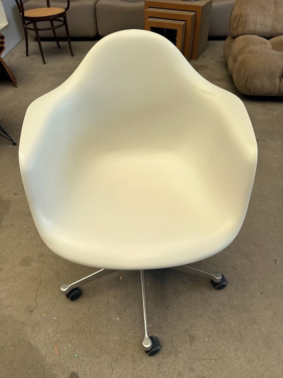 Silla de oficina Vitra Eames PACC – Sillas de oficina, Plastic, Aluminium (photo 5 of 13)