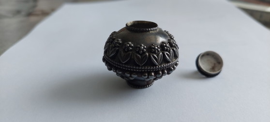 Image 1 of Pendentif vintage argenté à motif floral